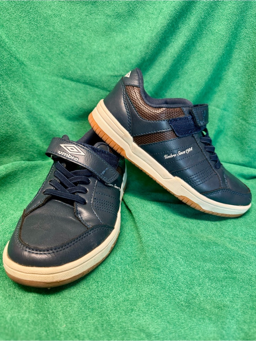 Umbro leather Kids Navy and Tan Hook-and-Loop Sneakers youth size Youth 1 32
